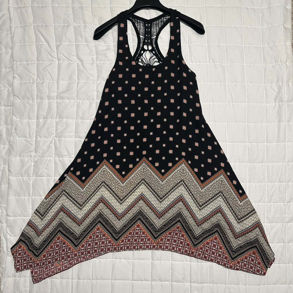 Multicolored black dress with lacy back!